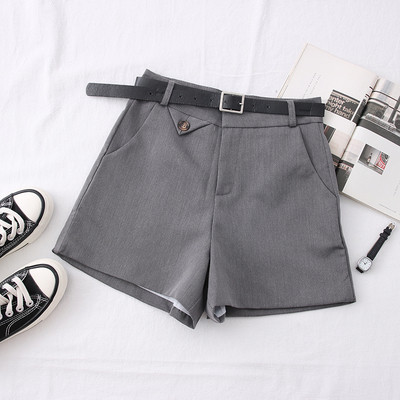 Modern női rövidnadrág - övvel és zsebekkel