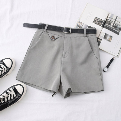 Modern női rövidnadrág - övvel és zsebekkel