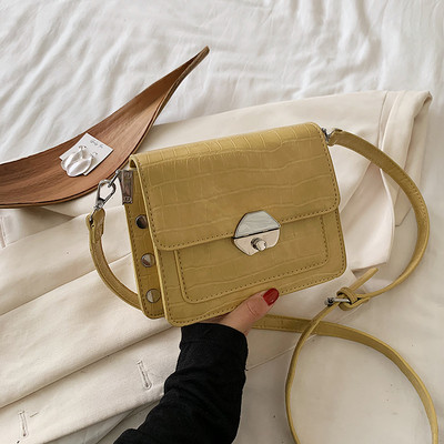 Ženska kožna torba s dugom ručkom i metalnom kopčom