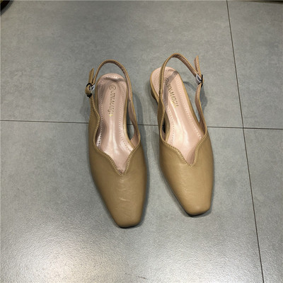 Női, lekerekített, alacsony sarkú szandál