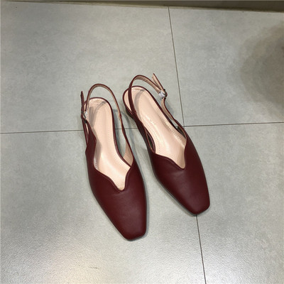 Női, lekerekített, alacsony sarkú szandál