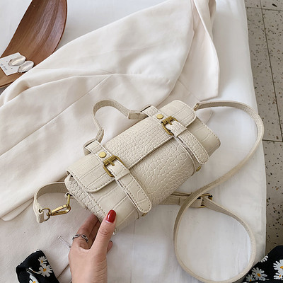 Κομψή γυναικεία τσάντα με μεγάλες και κοντές λαβές σε διαφορετικά χρώματα