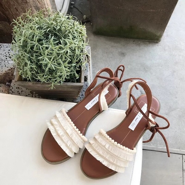 Nyári szandál lapos talppal és rojtokkal