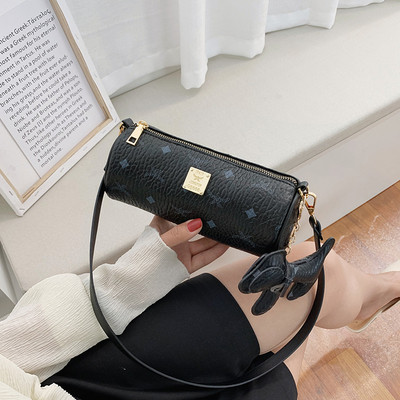 Eko bőrből készült stílusos női táska hosszú fémlánccal