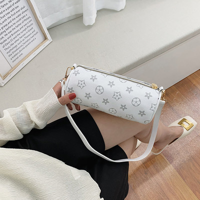 Eko bőrből készült stílusos női táska hosszú fémlánccal