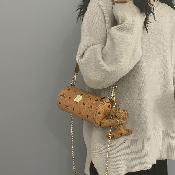 Eko bőrből készült stílusos női táska hosszú fémlánccal