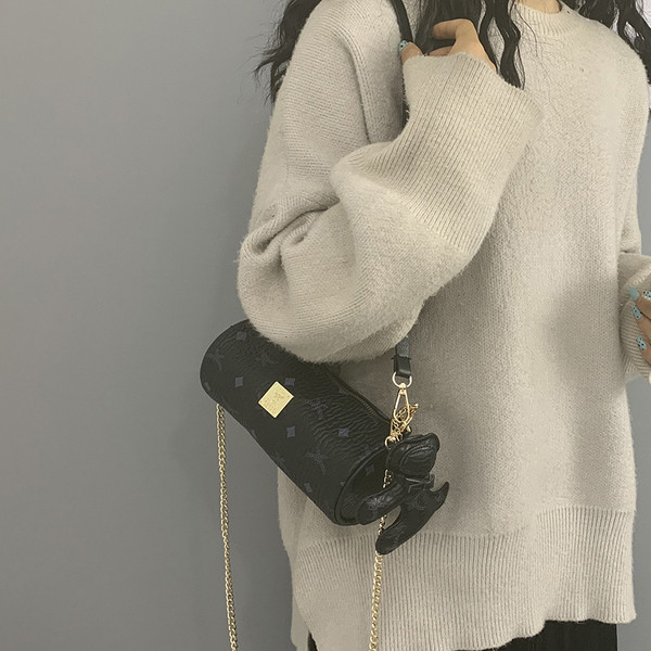 Eko bőrből készült stílusos női táska hosszú fémlánccal