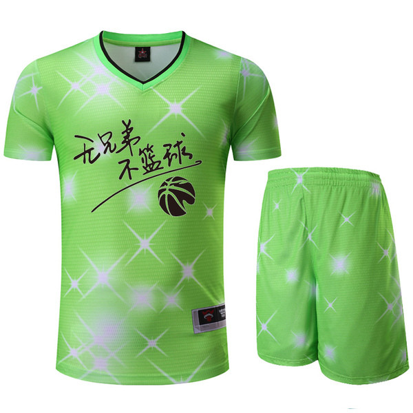 Krepšinio komanda - marškinėliai ir šortai iš greitai džiūstančio audinio