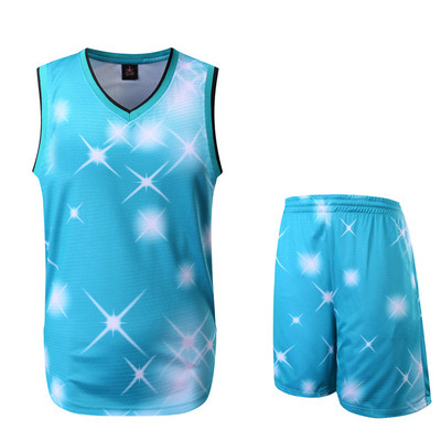 Korvpallimeeskond - kiiresti kuivavast kangast särk ja lühikesed püksid