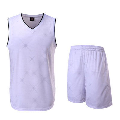 Korvpallimeeskond - kiiresti kuivavast kangast särk ja lühikesed püksid