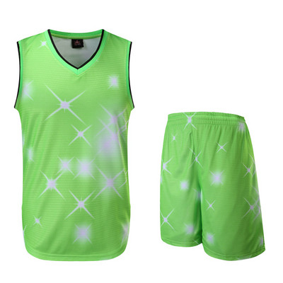 Korvpallimeeskond - kiiresti kuivavast kangast särk ja lühikesed püksid