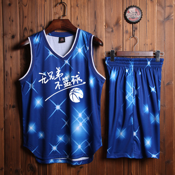 Korvpallimeeskond - kiiresti kuivavast kangast särk ja lühikesed püksid