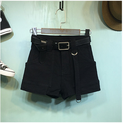 Casual γυναικεία σορτς σε μπεζ και μαύρο χρώμα