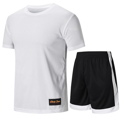 Moterų krepšinio komandą sudaro šortai su tamprėmis ir marškinėliai