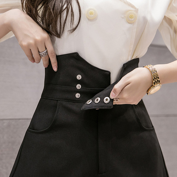 Naiste lühikesed püksid kõrge vöökohaga taskutega