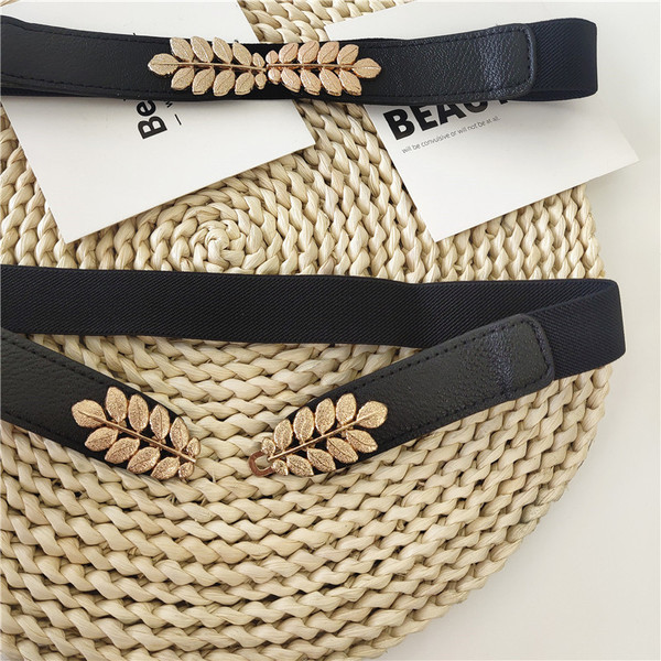 Vékony női rugalmas öv fém elemmel