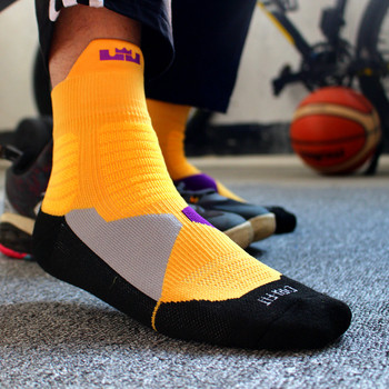 Спортни мъжки чорапи подходящи за баскетбол 