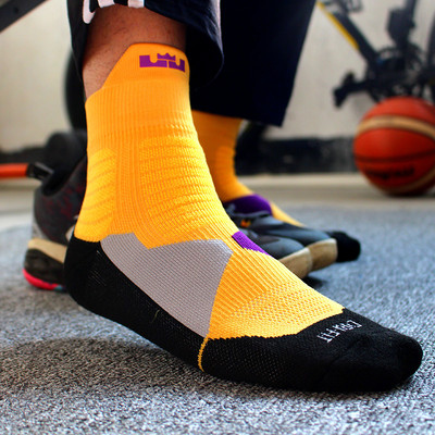 Vyriškos sportinės kojinės, tinkamos žaisti krepšinį