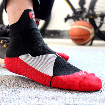 Vyriškos sportinės kojinės, tinkamos žaisti krepšinį