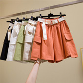 Női alkalmi rövidnadrág övvel és magas derékkal