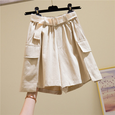 Női alkalmi rövidnadrág övvel és magas derékkal