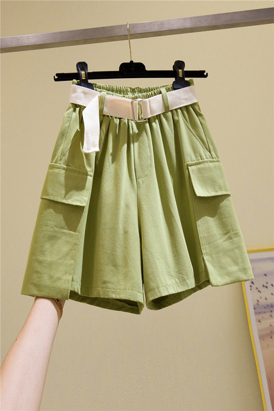 Női alkalmi rövidnadrág övvel és magas derékkal