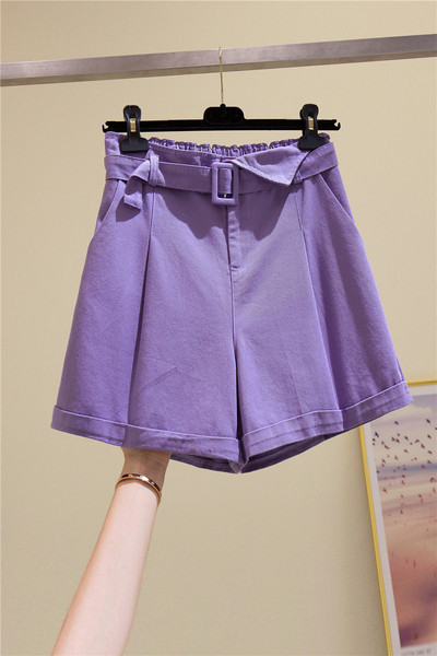 Alkalmi női rövidnadrág övvel és magas derékkal