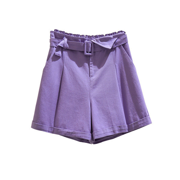 Alkalmi női rövidnadrág övvel és magas derékkal