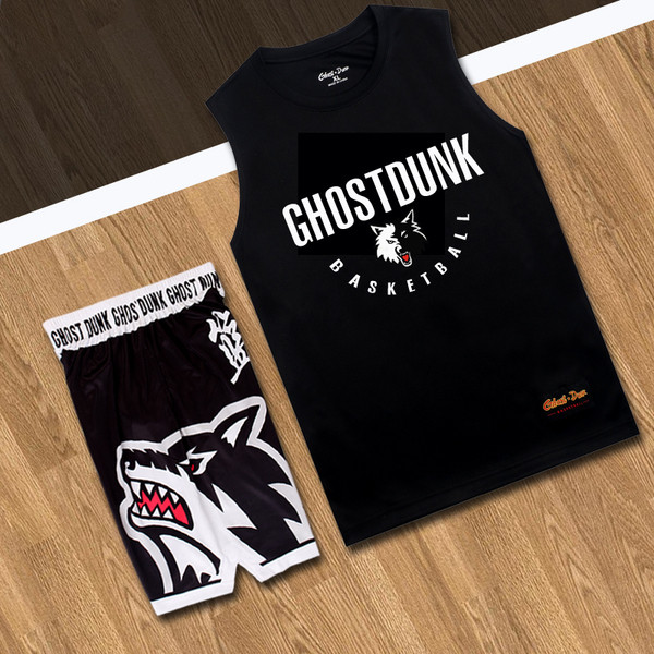 Krepšinio komanda su šortais ir marškinėliais