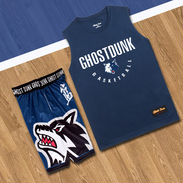 Krepšinio komanda su šortais ir marškinėliais