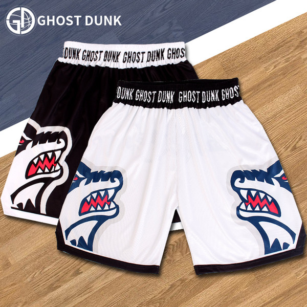 Krepšinio komanda su šortais ir marškinėliais