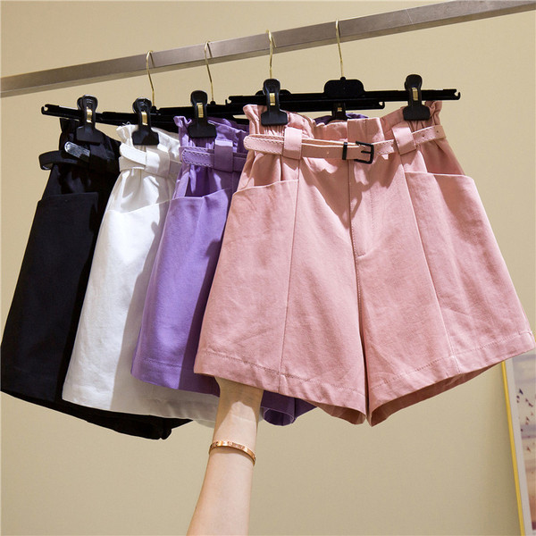 Női rövidnadrág övvel, magas derékkal és négy színben