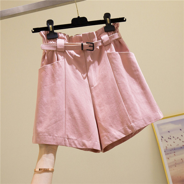 Női rövidnadrág övvel, magas derékkal és négy színben