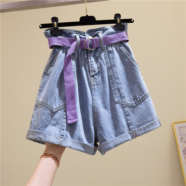 Ženske kratke traperice s remenom i visokim strukom