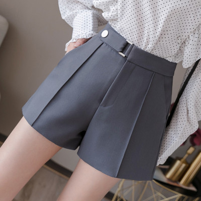 Női rövidnadrág zsebekkel -A vonalú