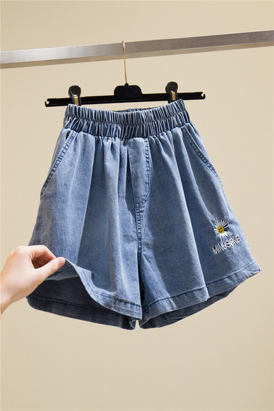 Rövidnadrág elasztikus derékkal és hímzéssel