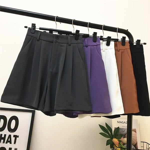 Alkalmi rövidnadrág magas derékkal és zsebekkel, különböző színekben