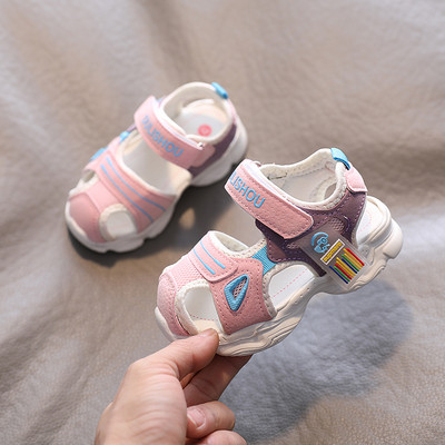 Moderne dječje sandale sa zakrpom i vezom