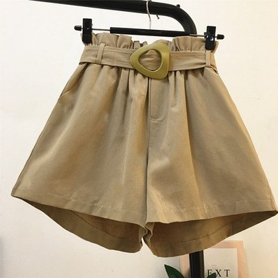 Alkalmi női rövidnadrág övvel, négy színben