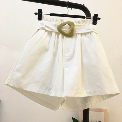 Alkalmi női rövidnadrág övvel, négy színben