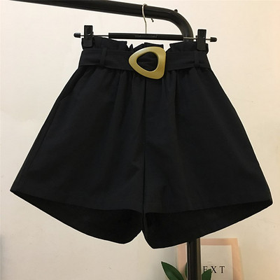 Alkalmi női rövidnadrág övvel, négy színben