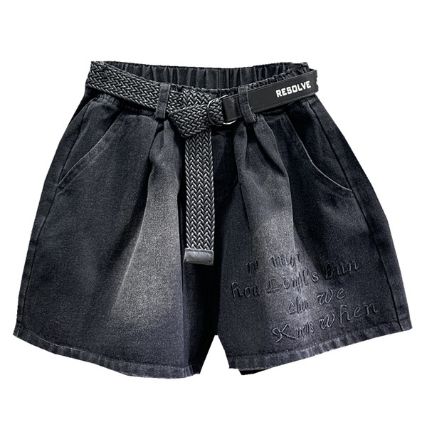 Női rövidnadrág széles modell övvel és hímzéssel