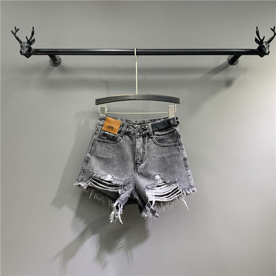 Női rövidnadrág szakadt elemekkel szürke színben