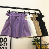 Alkalmi női rövidnadrág nyakkendővel és zsebbel