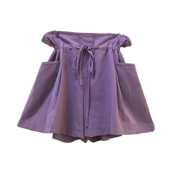 Alkalmi női rövidnadrág nyakkendővel és zsebbel