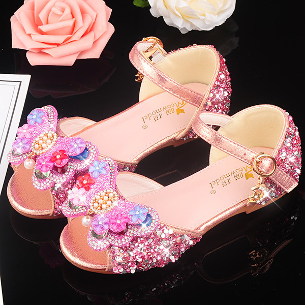 Modern gyerekszandál színes kövekkel és gyöngyökkel