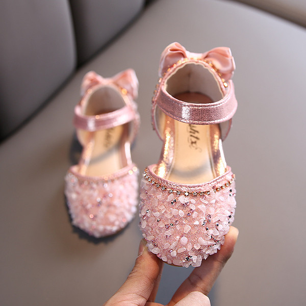 NOVI model dječjih sandala sa sjajnim efektom i trakom