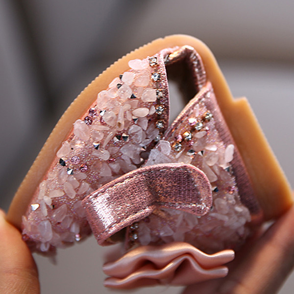 NOVI model dječjih sandala sa sjajnim efektom i trakom