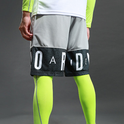 Vyriški sportiniai šortai, tinkantys fitnesui ir krepšiniui