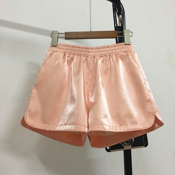 Női rövidnadrág elasztikus derékkal, különböző színekben